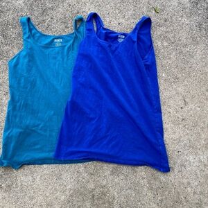 Duluth Trading Co scoop neck tank tops